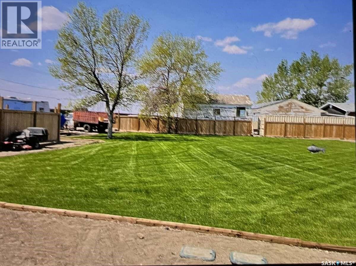 506 1st Avenue W, Leader, Saskatchewan  S0N 1H0 - Photo 30 - SK025552