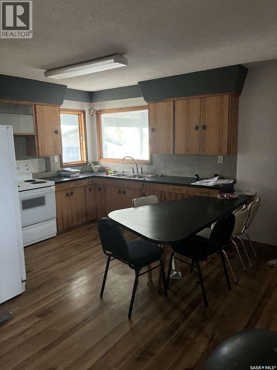 506 1st Avenue W, Leader, Saskatchewan  S0N 1H0 - Photo 9 - SK025552