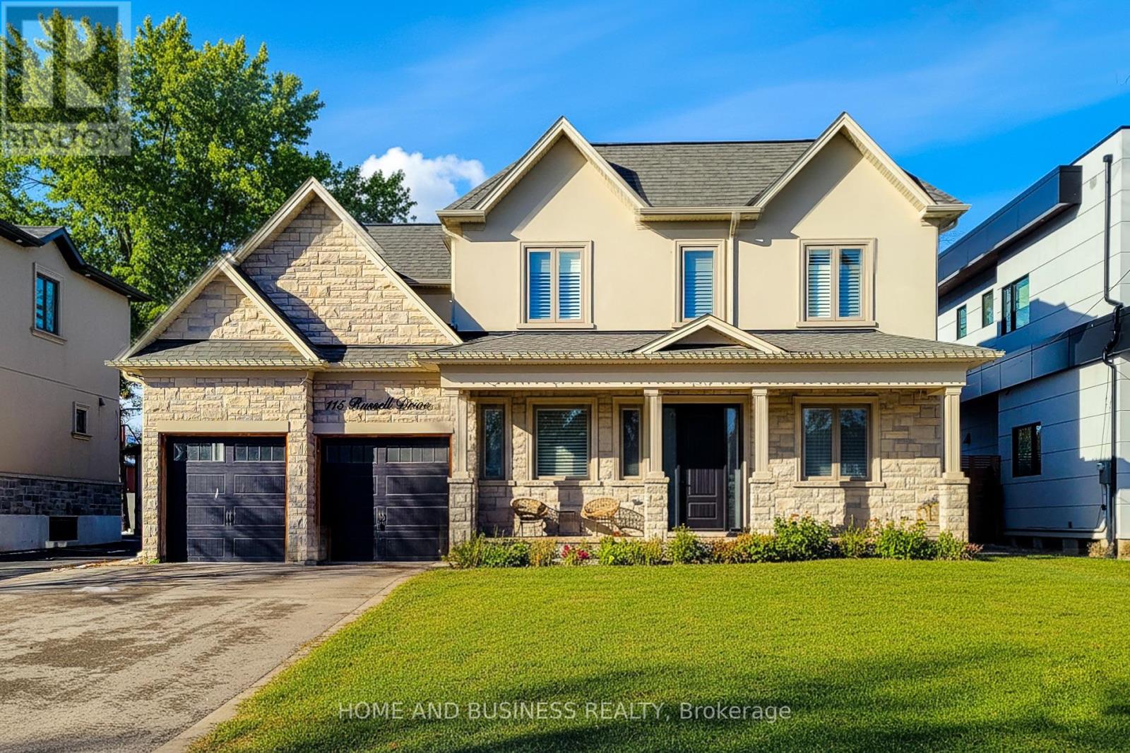 115 Russell Drive, Oakville, Ontario  L6H 1L4 - Photo 2 - W12628926