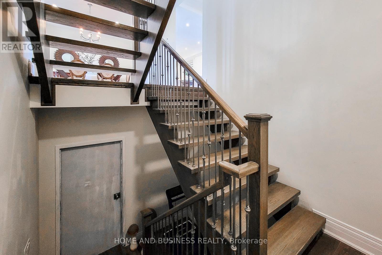 115 Russell Drive, Oakville, Ontario  L6H 1L4 - Photo 35 - W12628926