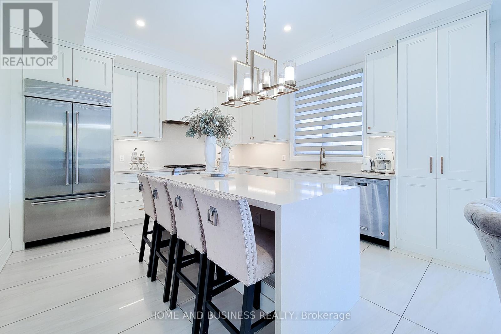 115 Russell Drive, Oakville, Ontario  L6H 1L4 - Photo 9 - W12628926