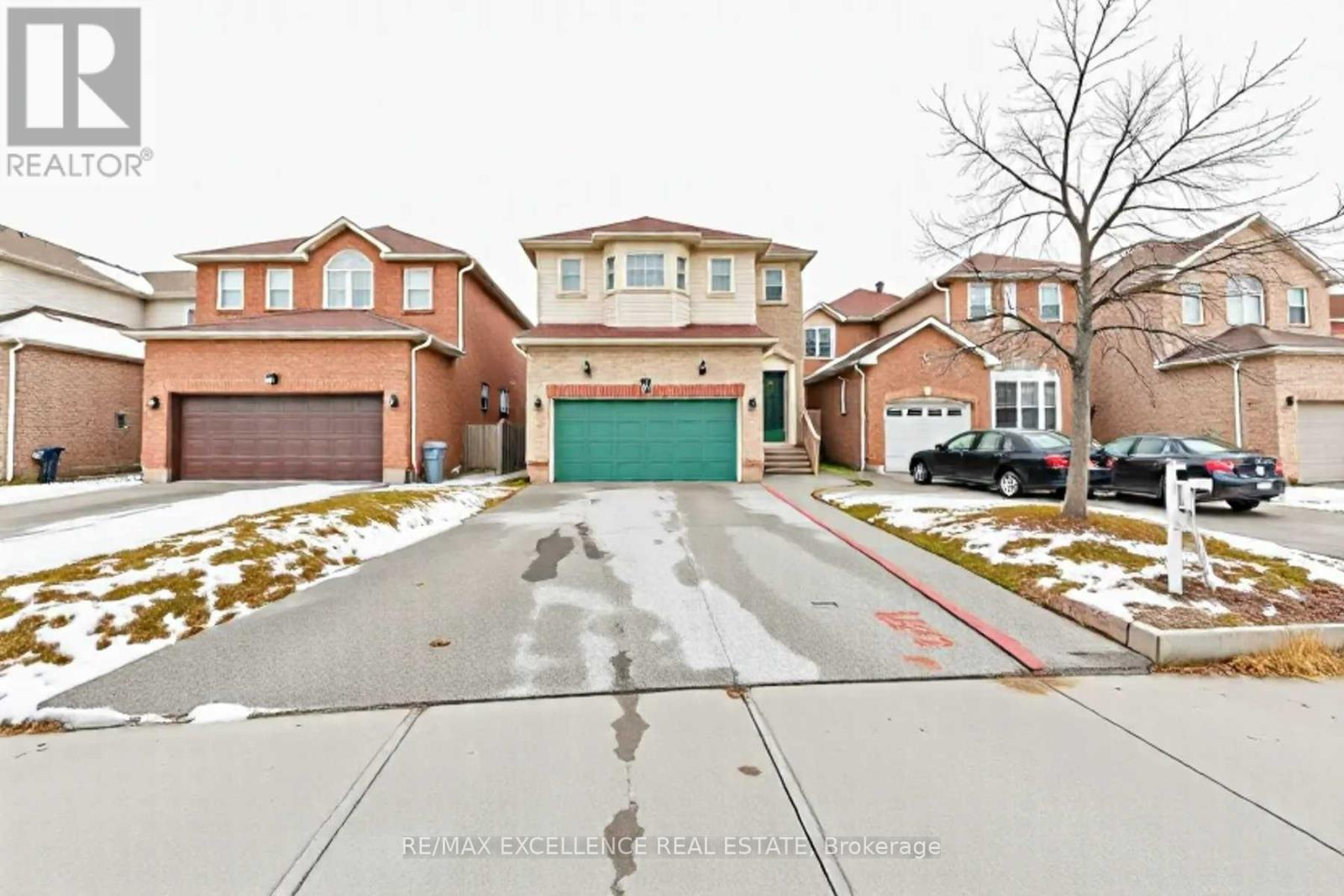 11 Arthurs Crescent, Brampton, Ontario  L6Y 4Y5 - Photo 1 - W12628930