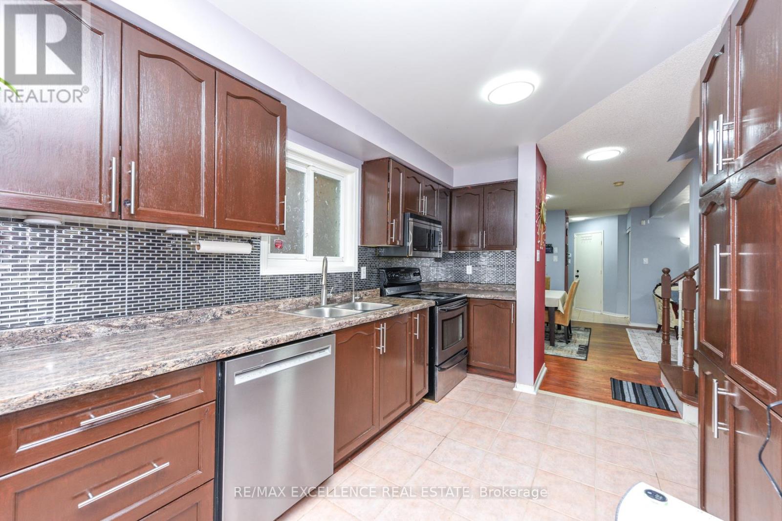 11 Arthurs Crescent, Brampton, Ontario  L6Y 4Y5 - Photo 12 - W12628930