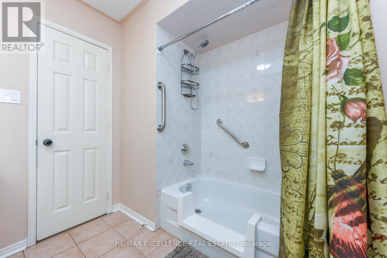 11 Arthurs Crescent, Brampton, Ontario  L6Y 4Y5 - Photo 27 - W12628930