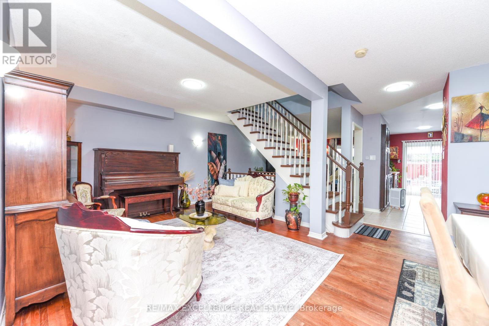 11 Arthurs Crescent, Brampton, Ontario  L6Y 4Y5 - Photo 5 - W12628930