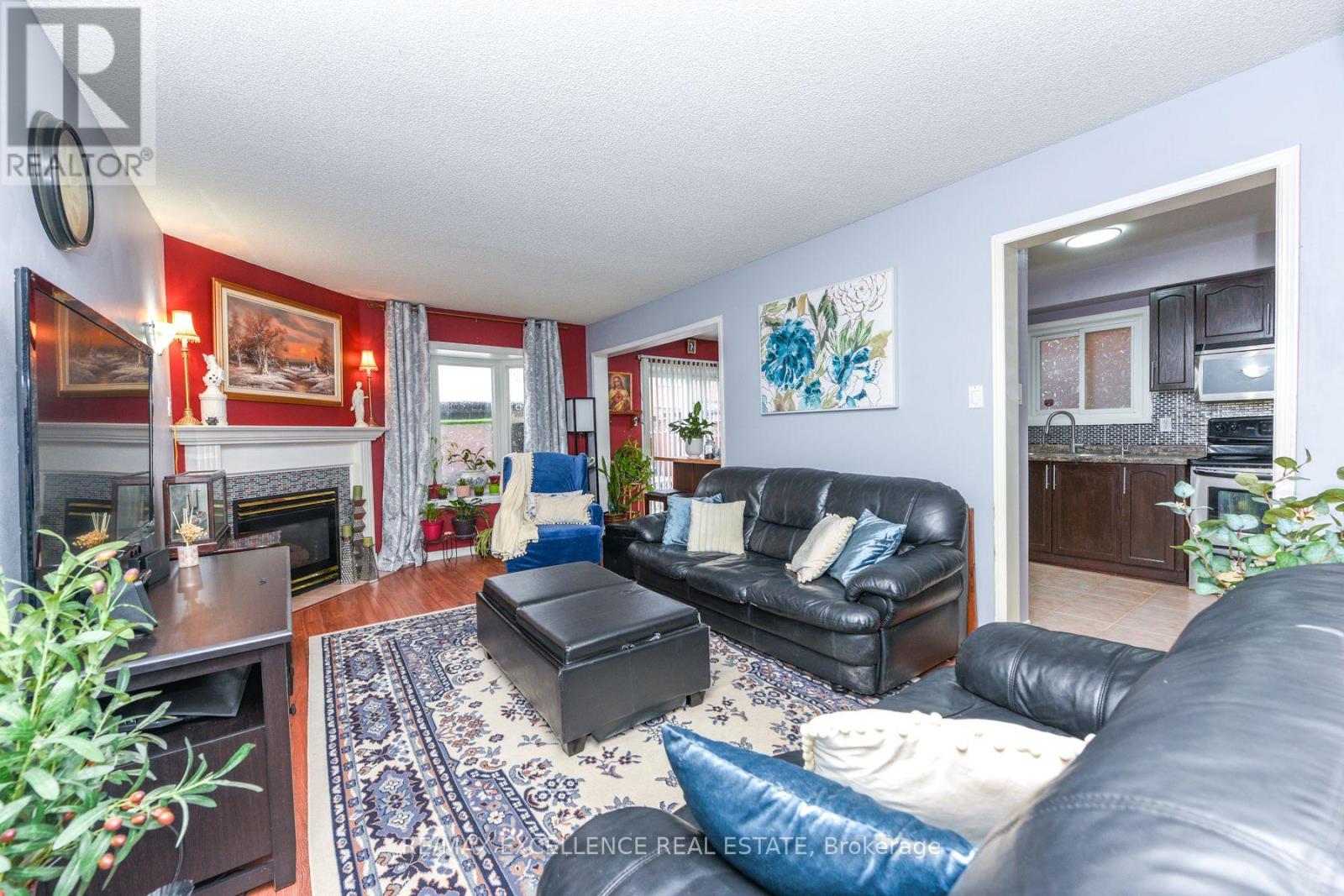 11 Arthurs Crescent, Brampton, Ontario  L6Y 4Y5 - Photo 6 - W12628930