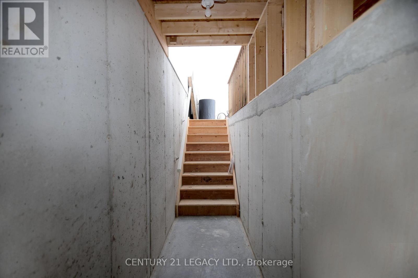 675 Winchester Avenue S, North Perth, Ontario  N4W 0J9 - Photo 42 - X12628652