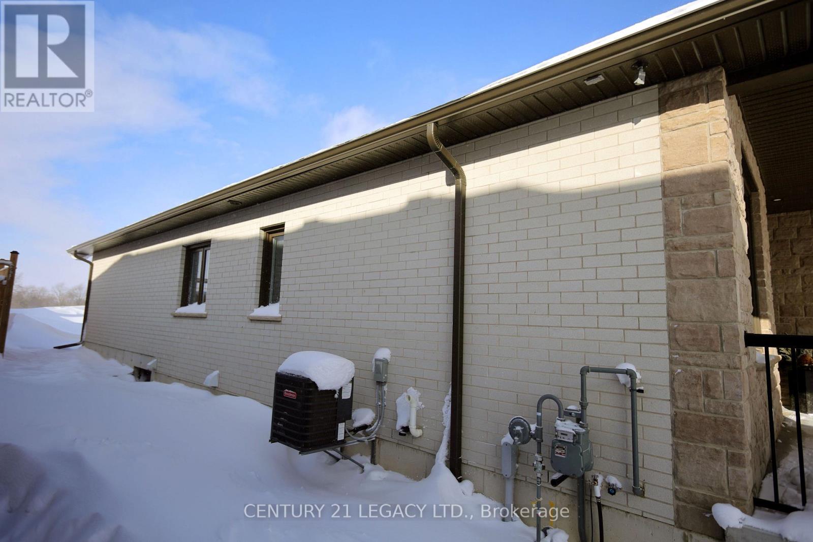 675 Winchester Avenue S, North Perth, Ontario  N4W 0J9 - Photo 46 - X12628652