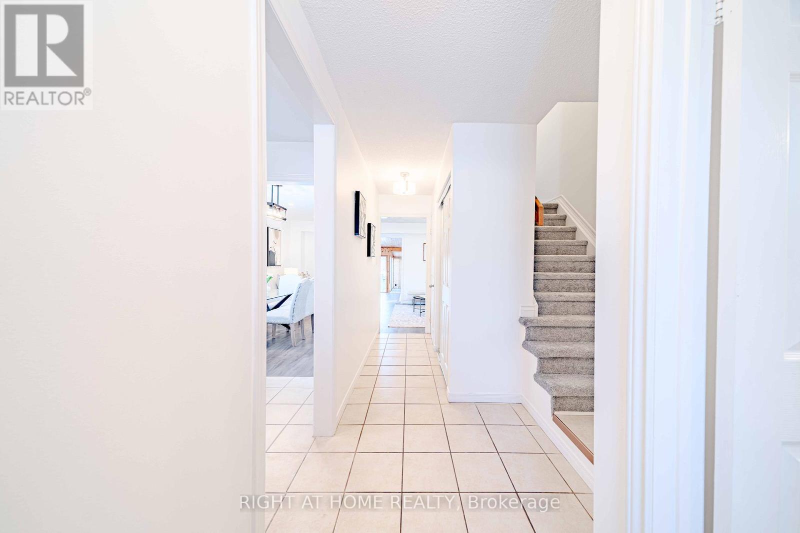 1347 Astra Court, Oshawa, Ontario  L1K 1H6 - Photo 4 - E12628952