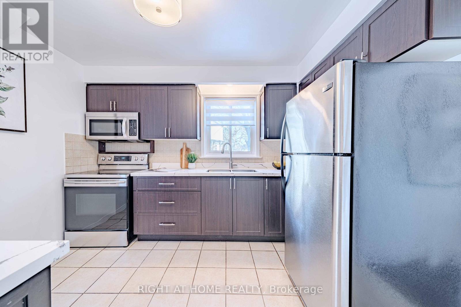 1347 Astra Court, Oshawa, Ontario  L1K 1H6 - Photo 7 - E12628952