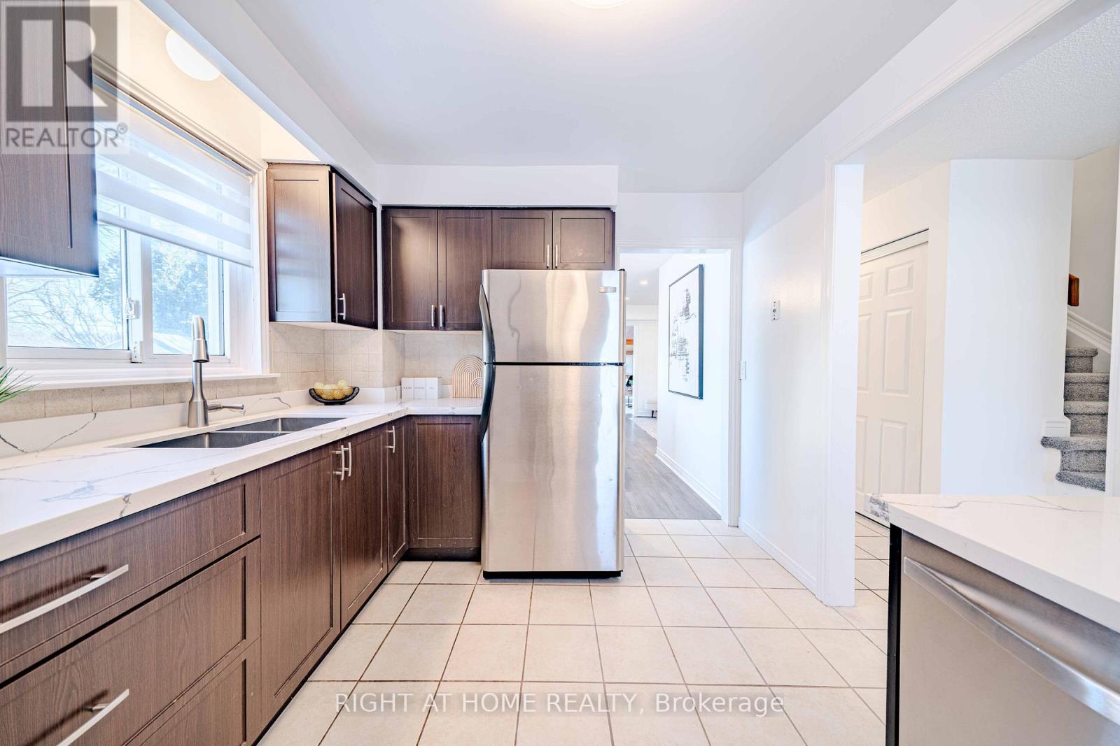 1347 Astra Court, Oshawa, Ontario  L1K 1H6 - Photo 9 - E12628952