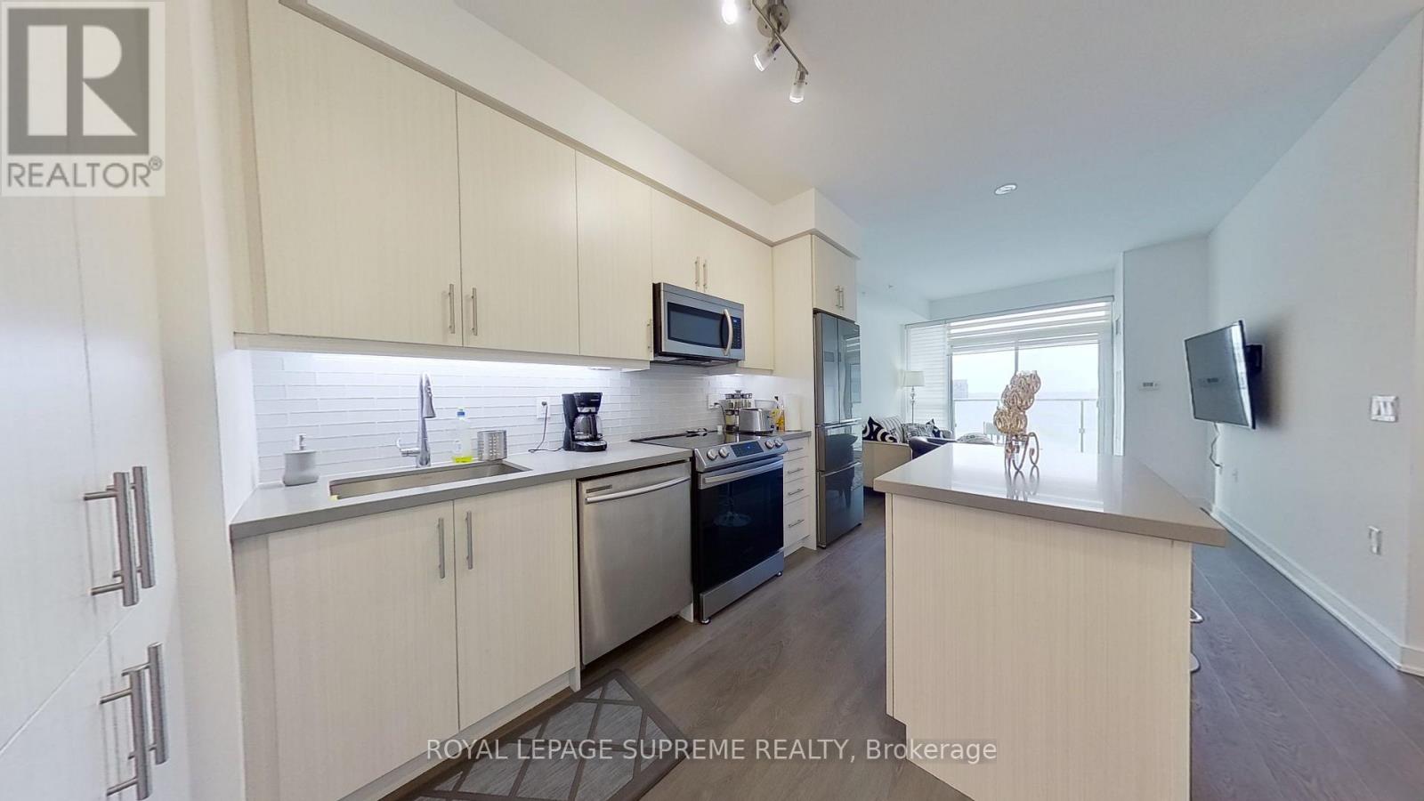 1402 - 75 Oneida Crescent, Richmond Hill, Ontario  L4B 0H3 - Photo 6 - N12628990