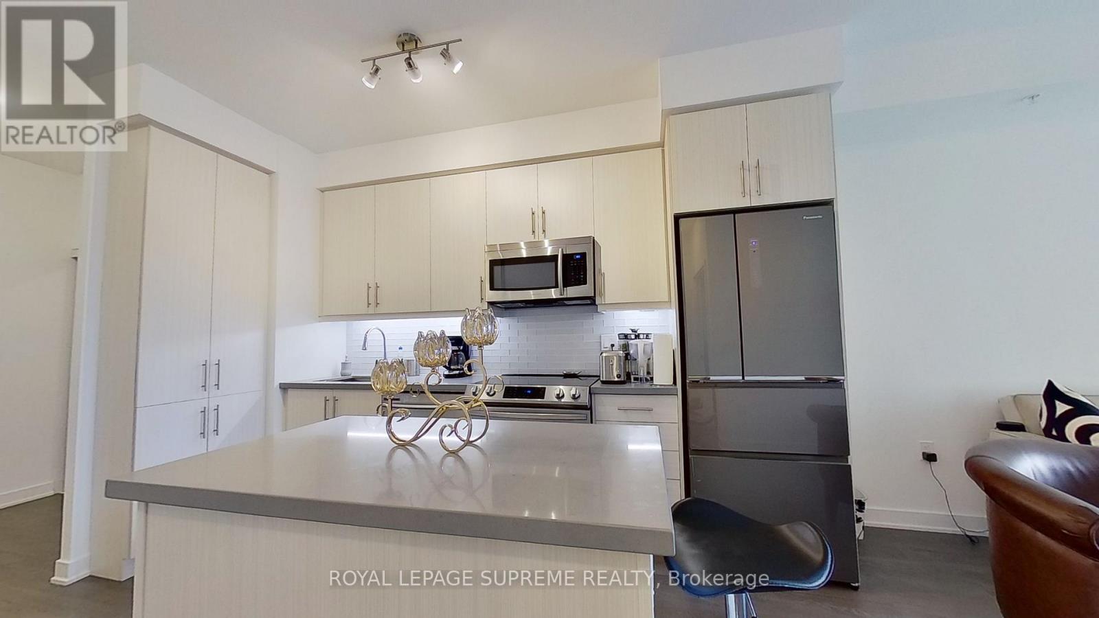 1402 - 75 Oneida Crescent, Richmond Hill, Ontario  L4B 0H3 - Photo 9 - N12628990