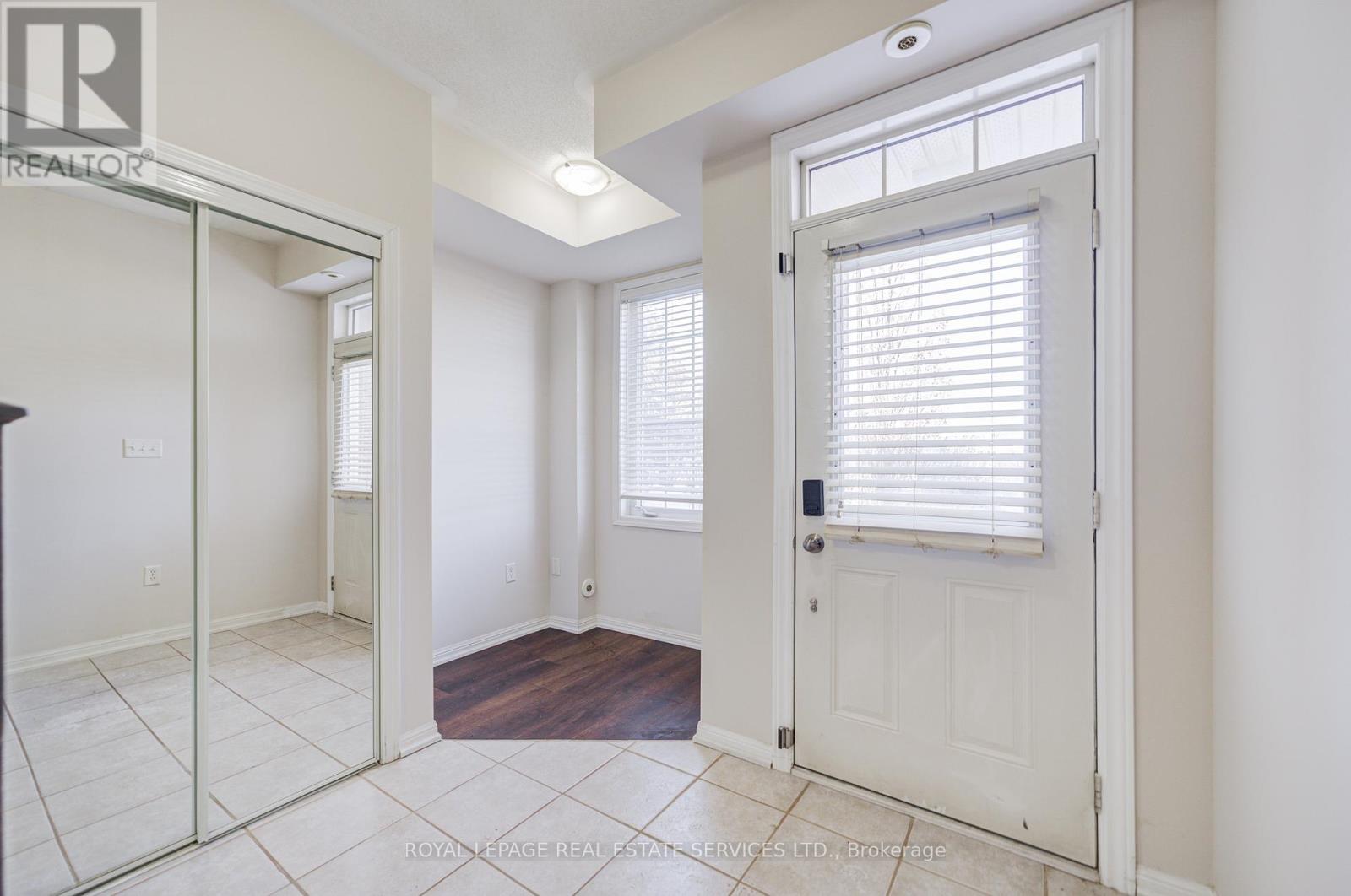 2614 Dashwood Drive, Oakville, Ontario  L6M 0K5 - Photo 7 - W12627280