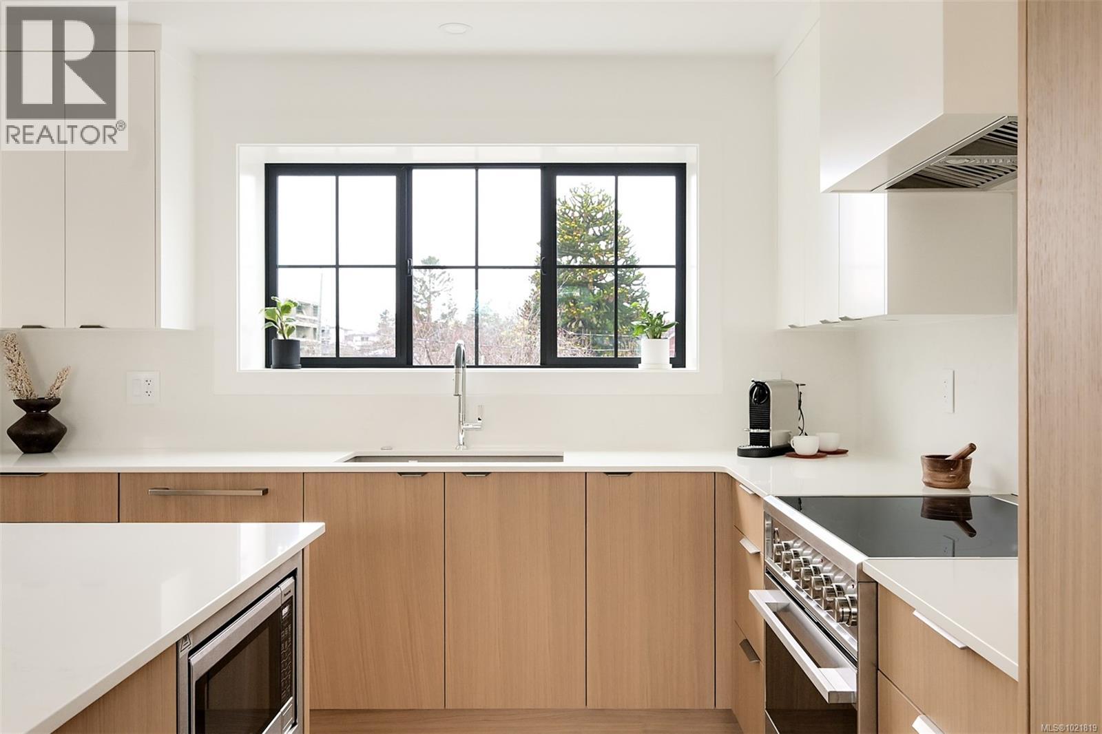 2 2268 Bowker Ave, Oak Bay, British Columbia V8R 2E4 - Photo 4 - 1021819