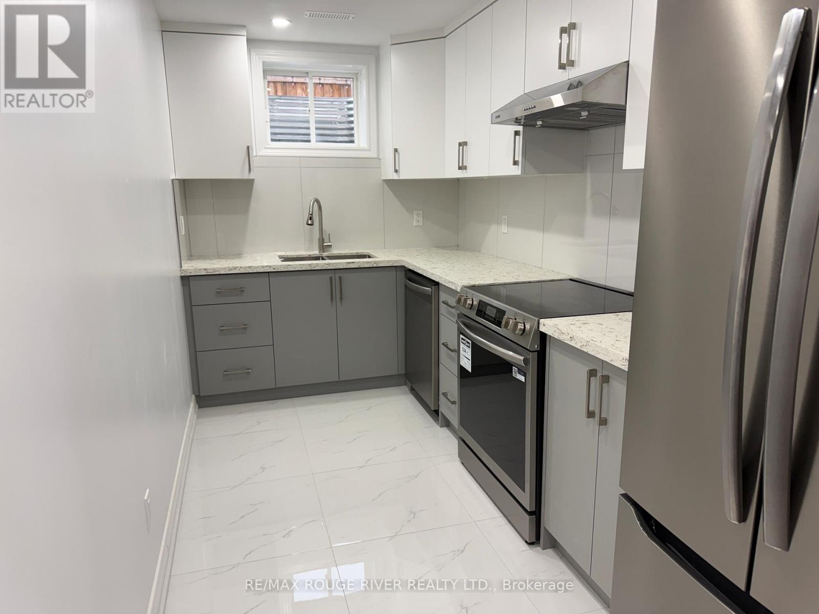 131 Sharplin Drive, Ajax, Ontario  L1Z 0P3 - Photo 3 - E12629004