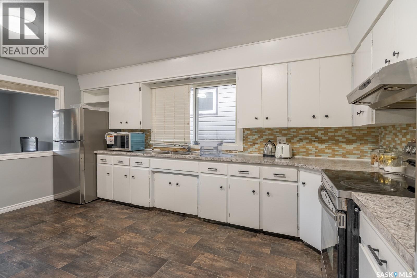 1321 Victoria Avenue, Regina, Saskatchewan  S4P 0P2 - Photo 5 - SK020949