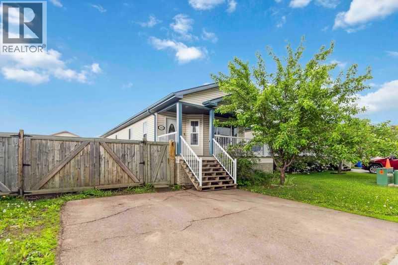 221 Ash Way, Fort Mcmurray, Alberta T9K 0G2 - Photo 2 - A2231444