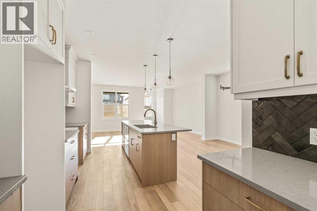 82 Royston Park Nw, Calgary, Alberta  T3L 0M5 - Photo 8 - A2274872