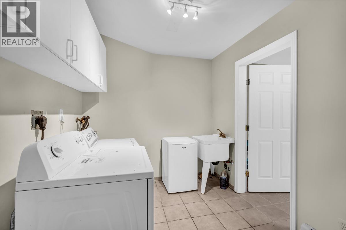 1400 Meadowview Court, Coquitlam, British Columbia  V3E 2R9 - Photo 23 - R3073536