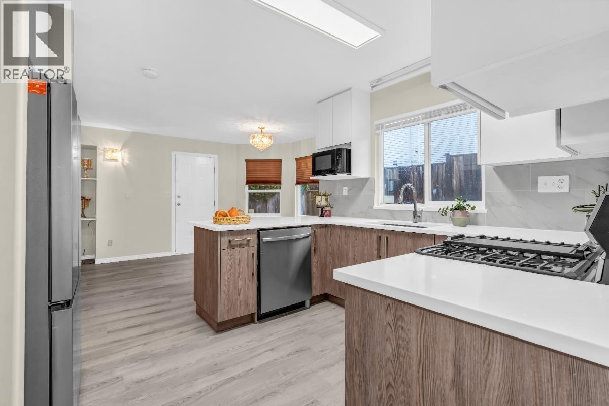 1400 Meadowview Court, Coquitlam, British Columbia  V3E 2R9 - Photo 6 - R3073536