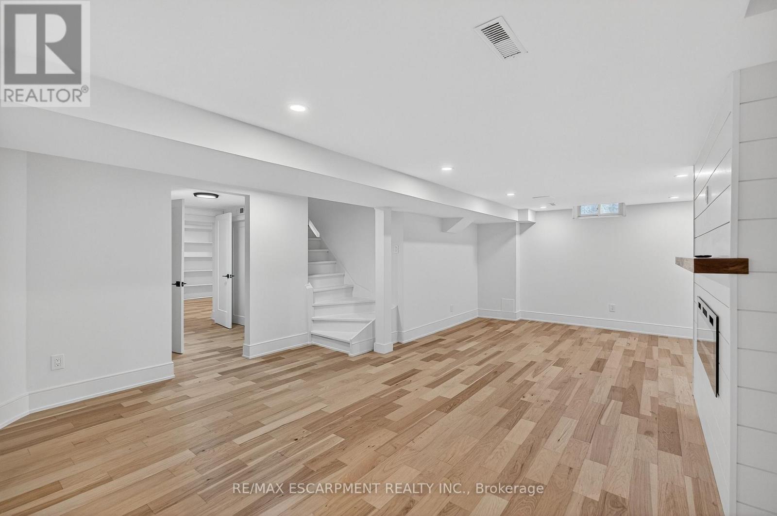 2347 Tweedsmuir Court, Burlington, Ontario  L7P 4K9 - Photo 32 - W12629022