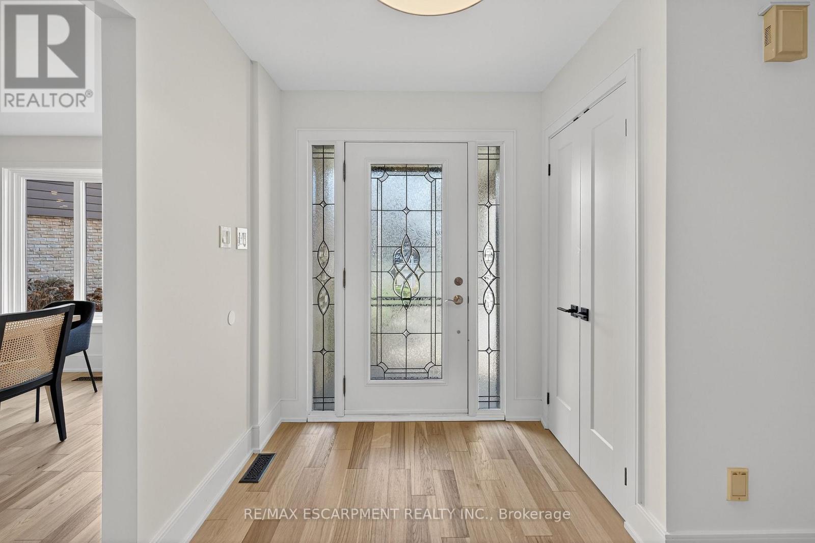 2347 Tweedsmuir Court, Burlington, Ontario  L7P 4K9 - Photo 4 - W12629022