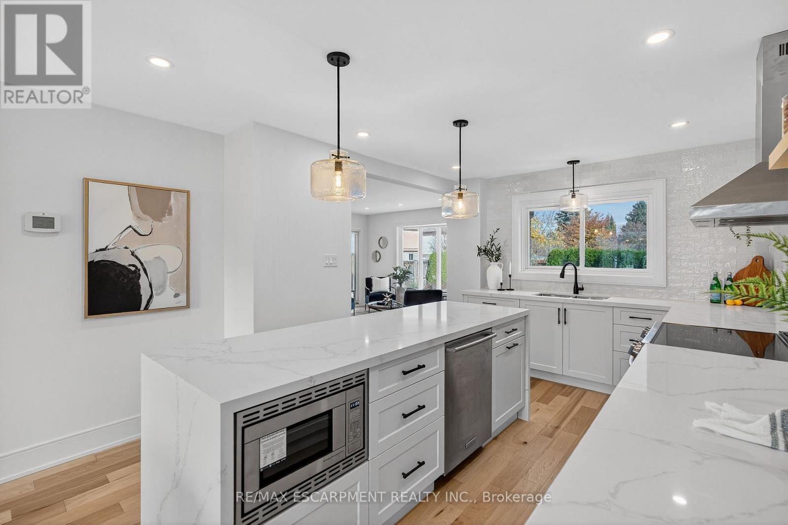 2347 Tweedsmuir Court, Burlington, Ontario  L7P 4K9 - Photo 9 - W12629022