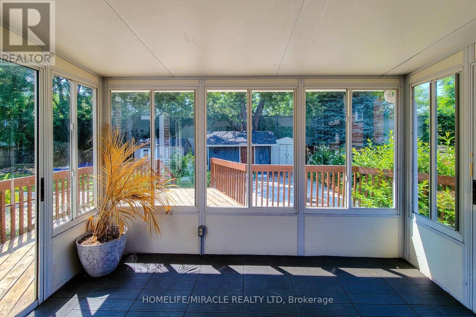 4433 Meadowvale Drive, Niagara Falls, Ontario  L2E 5W8 - Photo 11 - X12629030