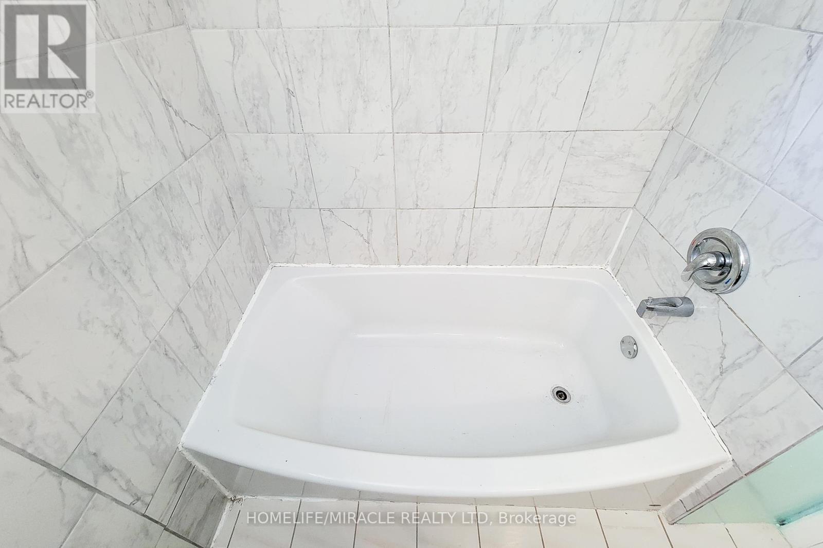 4433 Meadowvale Drive, Niagara Falls, Ontario  L2E 5W8 - Photo 29 - X12629030