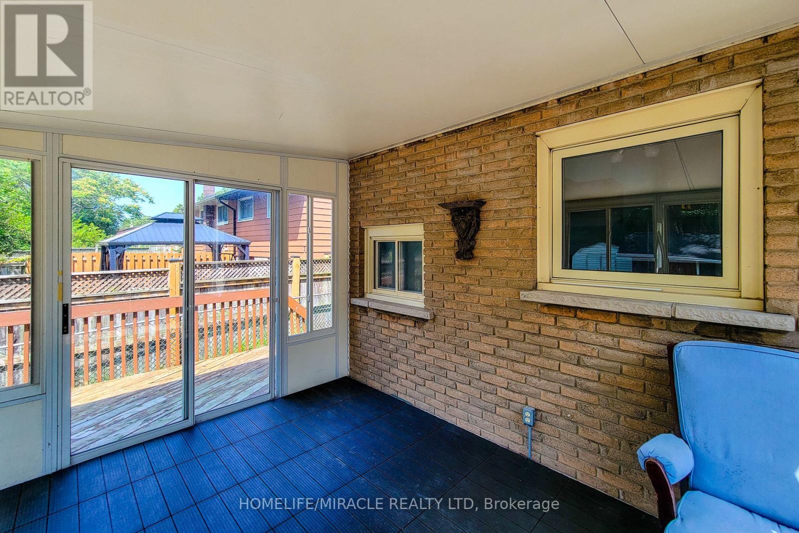 4433 Meadowvale Drive, Niagara Falls, Ontario  L2E 5W8 - Photo 9 - X12629030