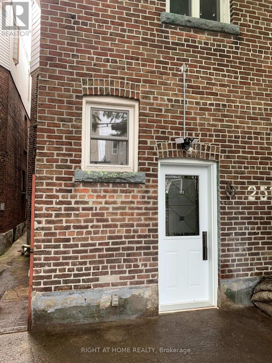 251 Major Street, Toronto, Ontario  M5S 2L5 - Photo 9 - C12629050