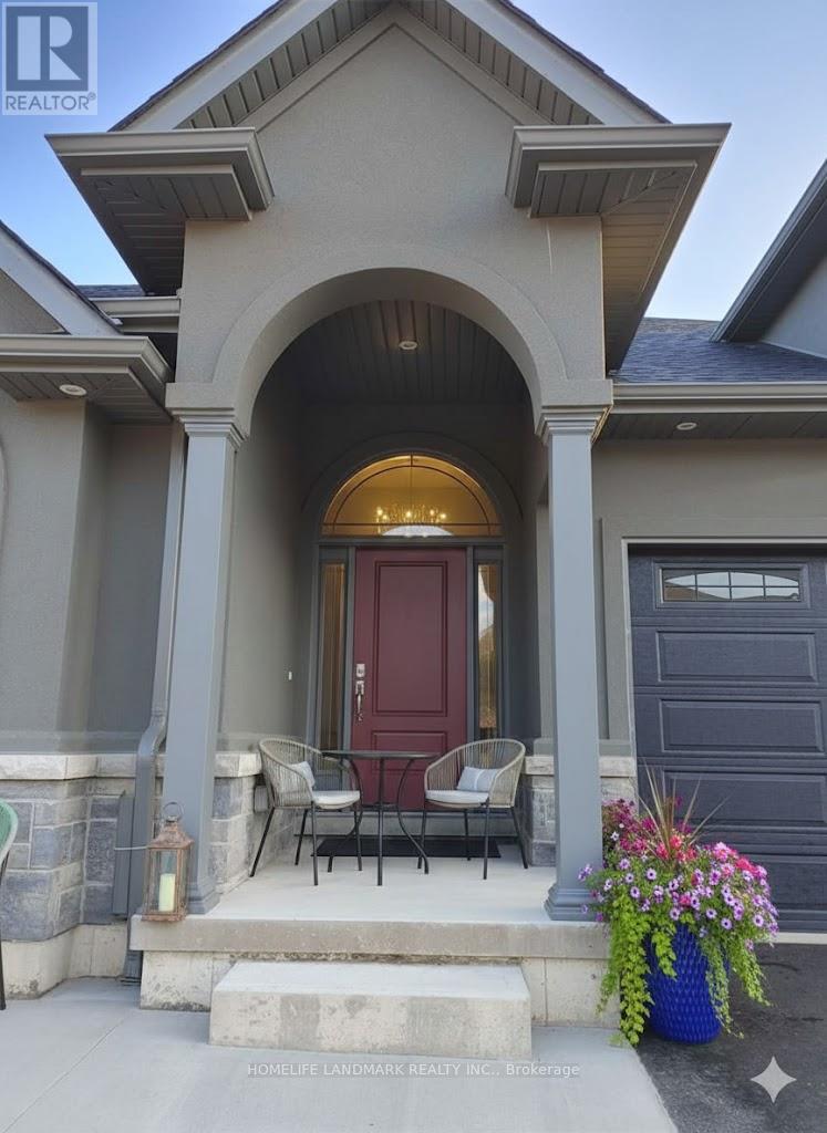 53 Carrick Trail, Welland, Ontario L3B 0E7 - Photo 2 - X12629046