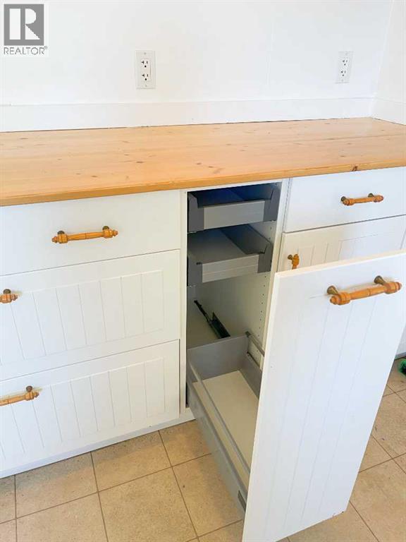 404 Whitney, Carmangay, Alberta  T0L 0N0 - Photo 8 - A2255792