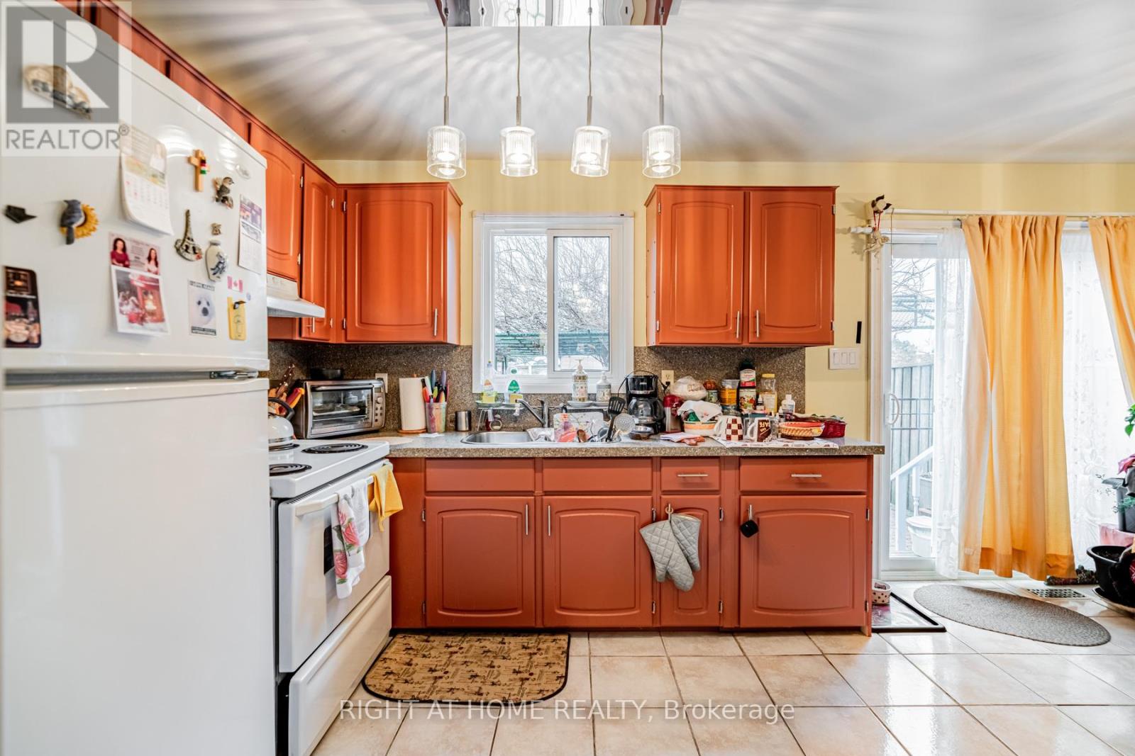 4278 Sawmill Valley Drive, Mississauga, Ontario  L5L 3M9 - Photo 10 - W12545416