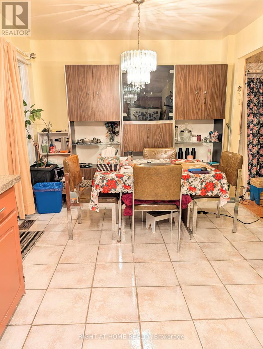 4278 Sawmill Valley Drive, Mississauga, Ontario  L5L 3M9 - Photo 15 - W12545416