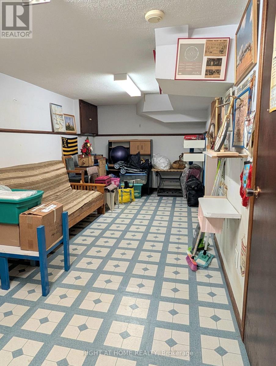 4278 Sawmill Valley Drive, Mississauga, Ontario  L5L 3M9 - Photo 19 - W12545416