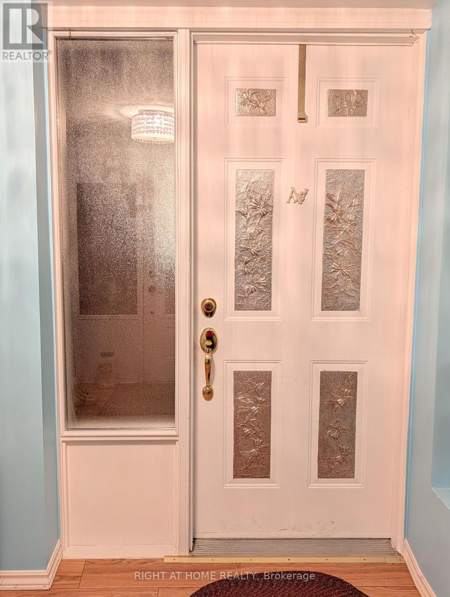 4278 Sawmill Valley Drive, Mississauga, Ontario  L5L 3M9 - Photo 4 - W12545416