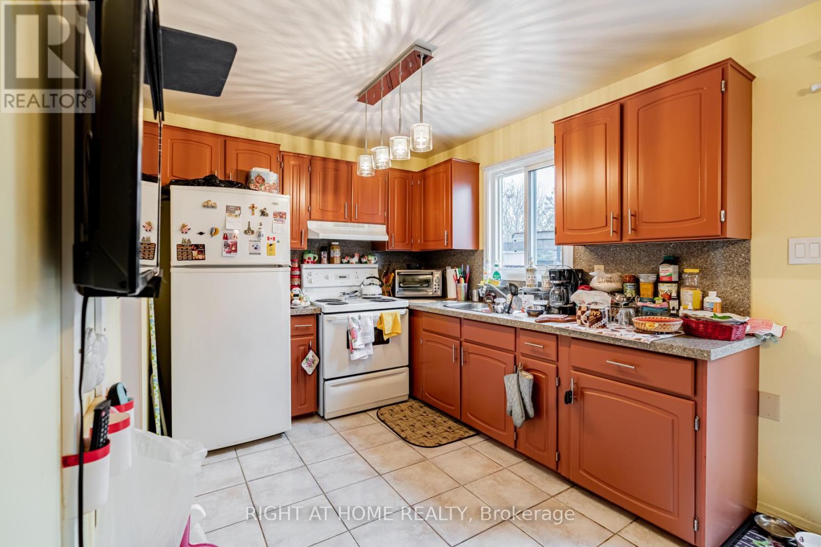 4278 Sawmill Valley Drive, Mississauga, Ontario  L5L 3M9 - Photo 7 - W12545416