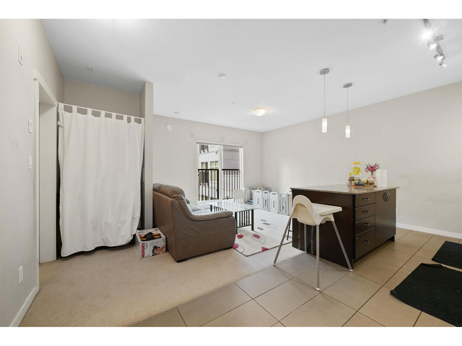 210 13728 108 Avenue, Surrey, British Columbia  V3T 0G2 - Photo 3 - R3073559