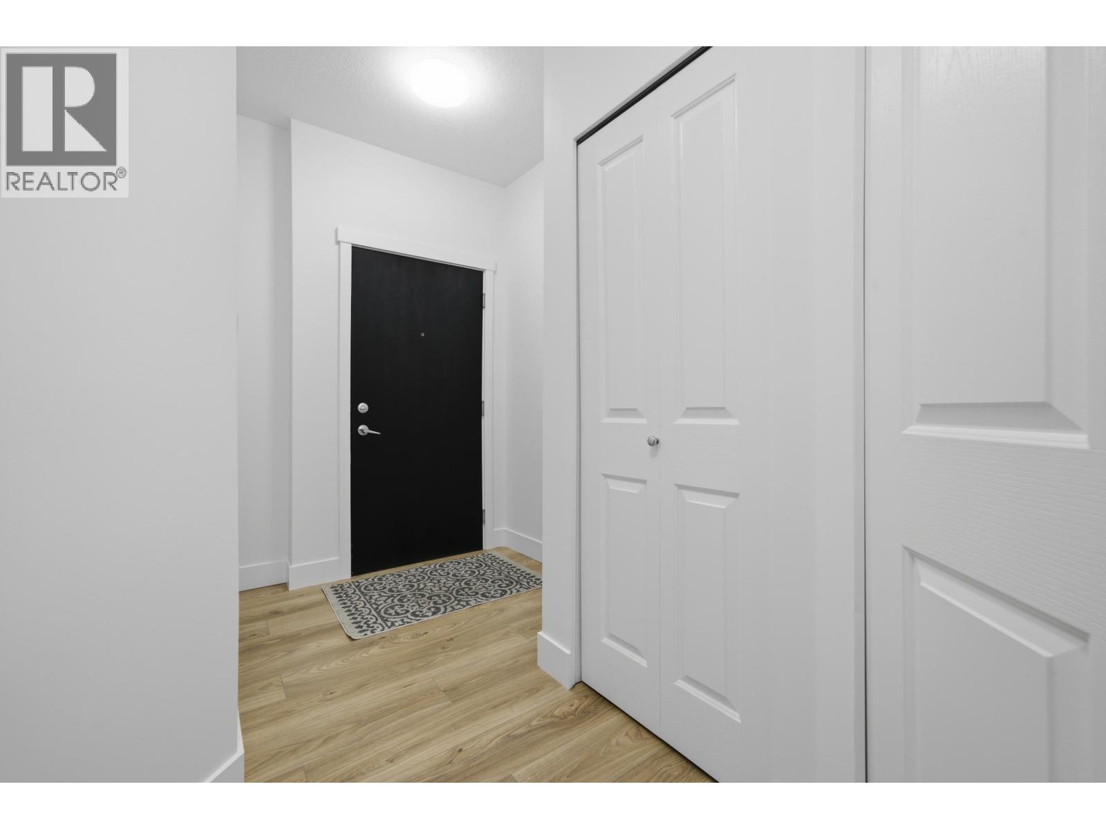 114 3178 Dayanee Springs Boulevard, Coquitlam, British Columbia  V3E 0B9 - Photo 2 - R3073626