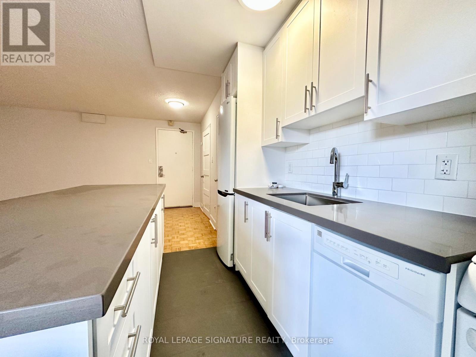 207 - 95 Lawton Boulevard, Toronto, Ontario  M4V 1Z8 - Photo 5 - C12615024