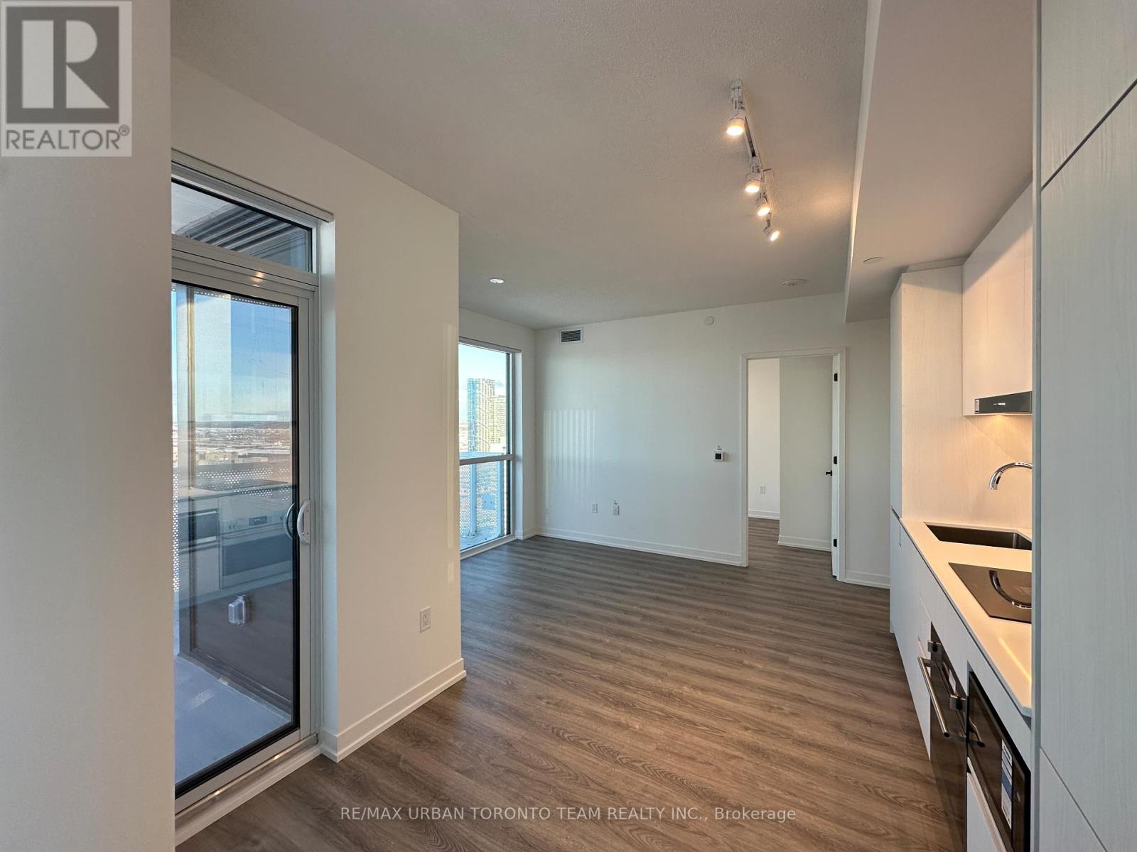 3202 - 8 Interchange Way, Vaughan (Vaughan Corporate Centre), Ontario  L4K 5Z7 - Photo 6 - N12592768