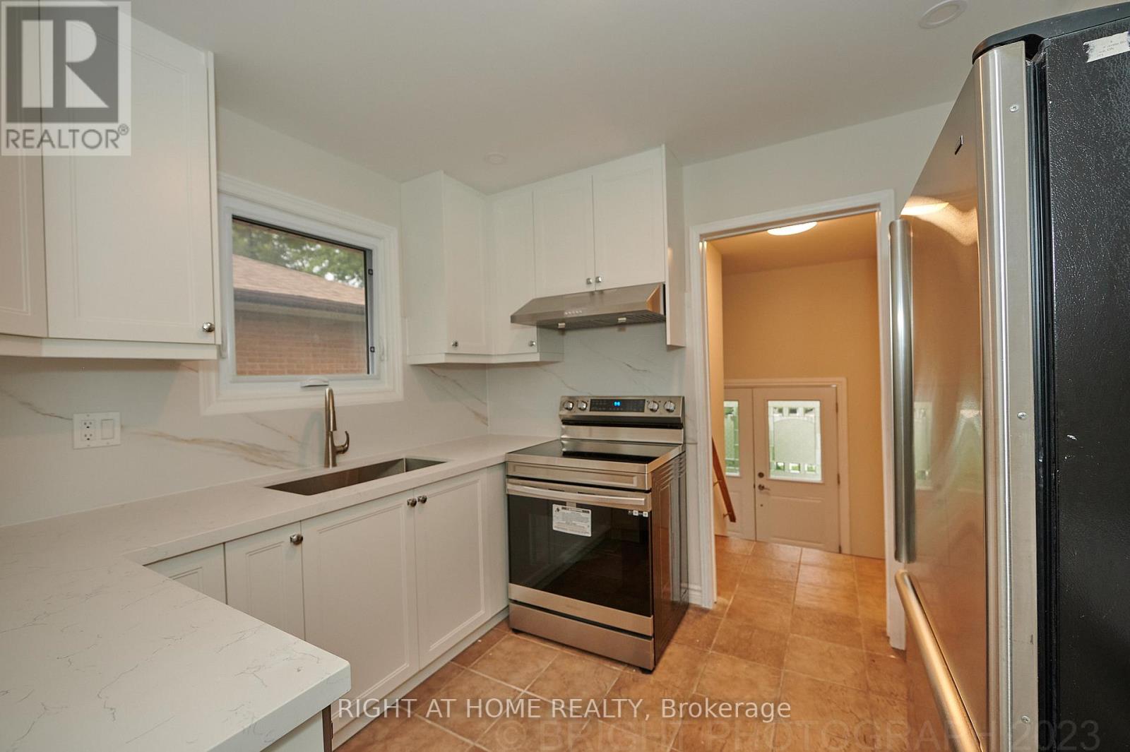 36 Ladner Drive, Toronto, Ontario  M2J 3Z7 - Photo 6 - C12629062