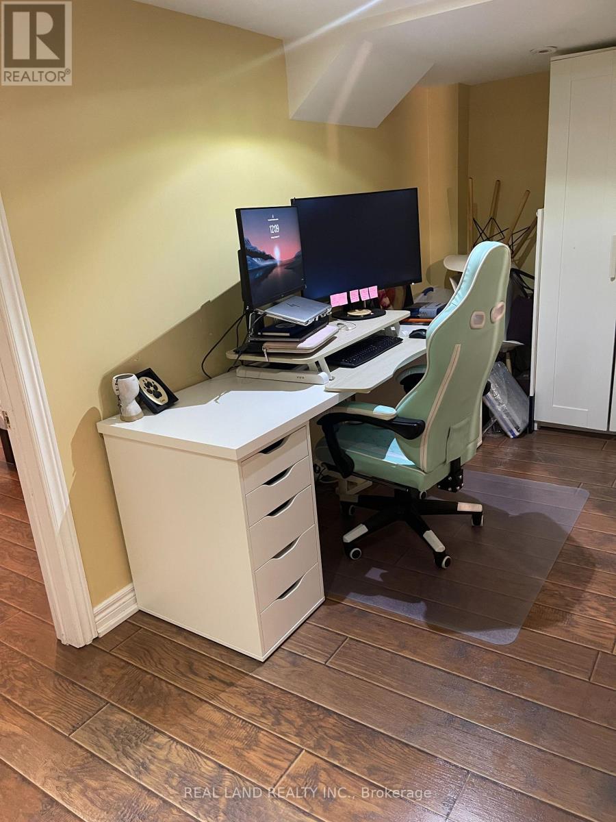 Basement - 21 Victoria Wood Avenue, Markham, Ontario  L6E 1X7 - Photo 5 - N12629066