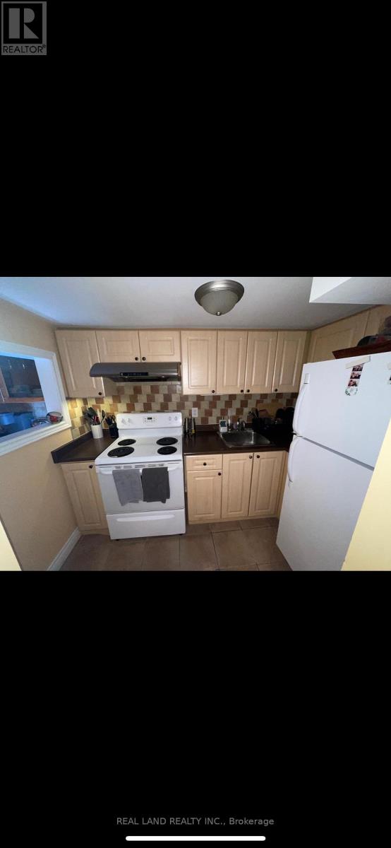 Basement - 21 Victoria Wood Avenue, Markham, Ontario  L6E 1X7 - Photo 8 - N12629066