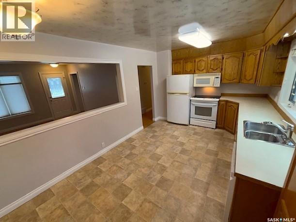 1013 Grayson Crescent, Moose Jaw, Saskatchewan  S6H 3E9 - Photo 4 - SK025556