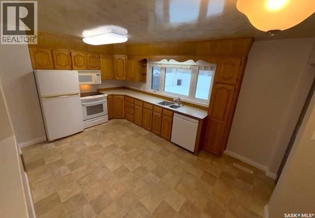 1013 Grayson Crescent, Moose Jaw, Saskatchewan  S6H 3E9 - Photo 6 - SK025556
