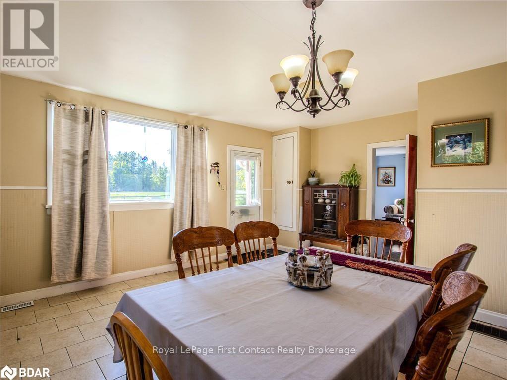 2041 Flos Rd Four Road W, Springwater, Ontario  L0L 2K0 - Photo 10 - S12623022