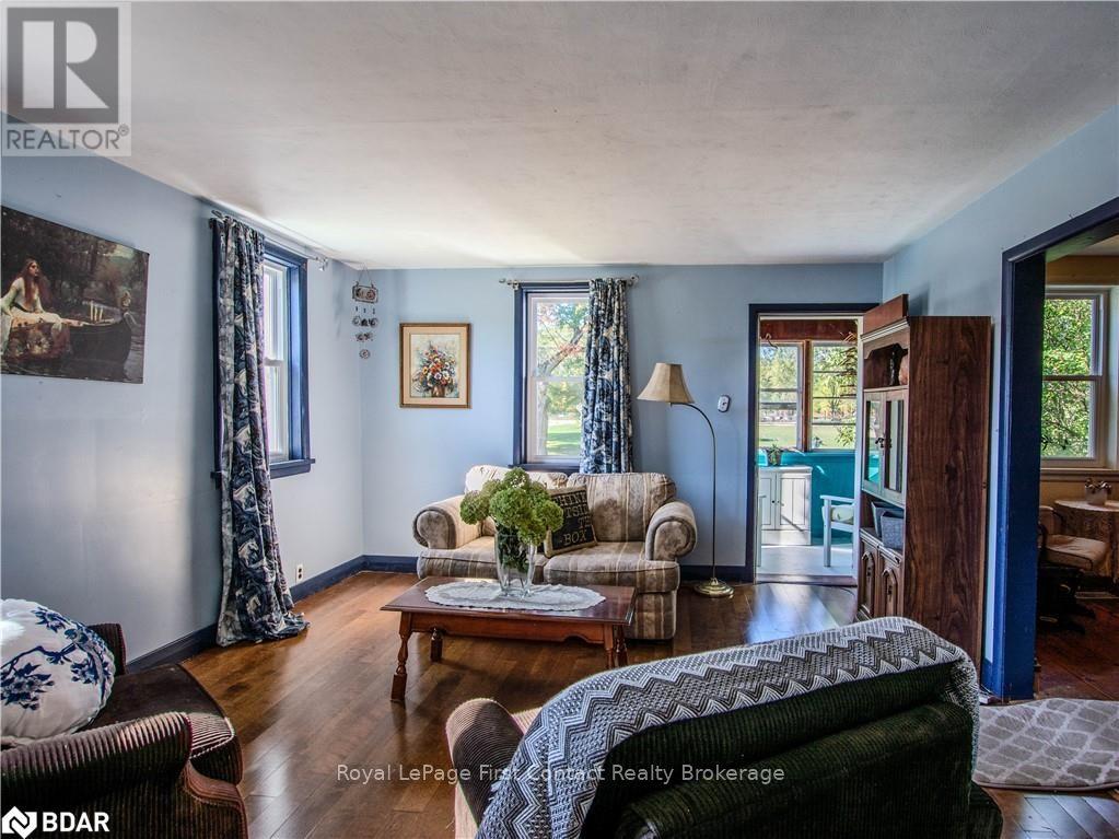 2041 Flos Rd Four Road W, Springwater, Ontario  L0L 2K0 - Photo 11 - S12623022